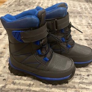 Brand new (no box) DSG snow boots